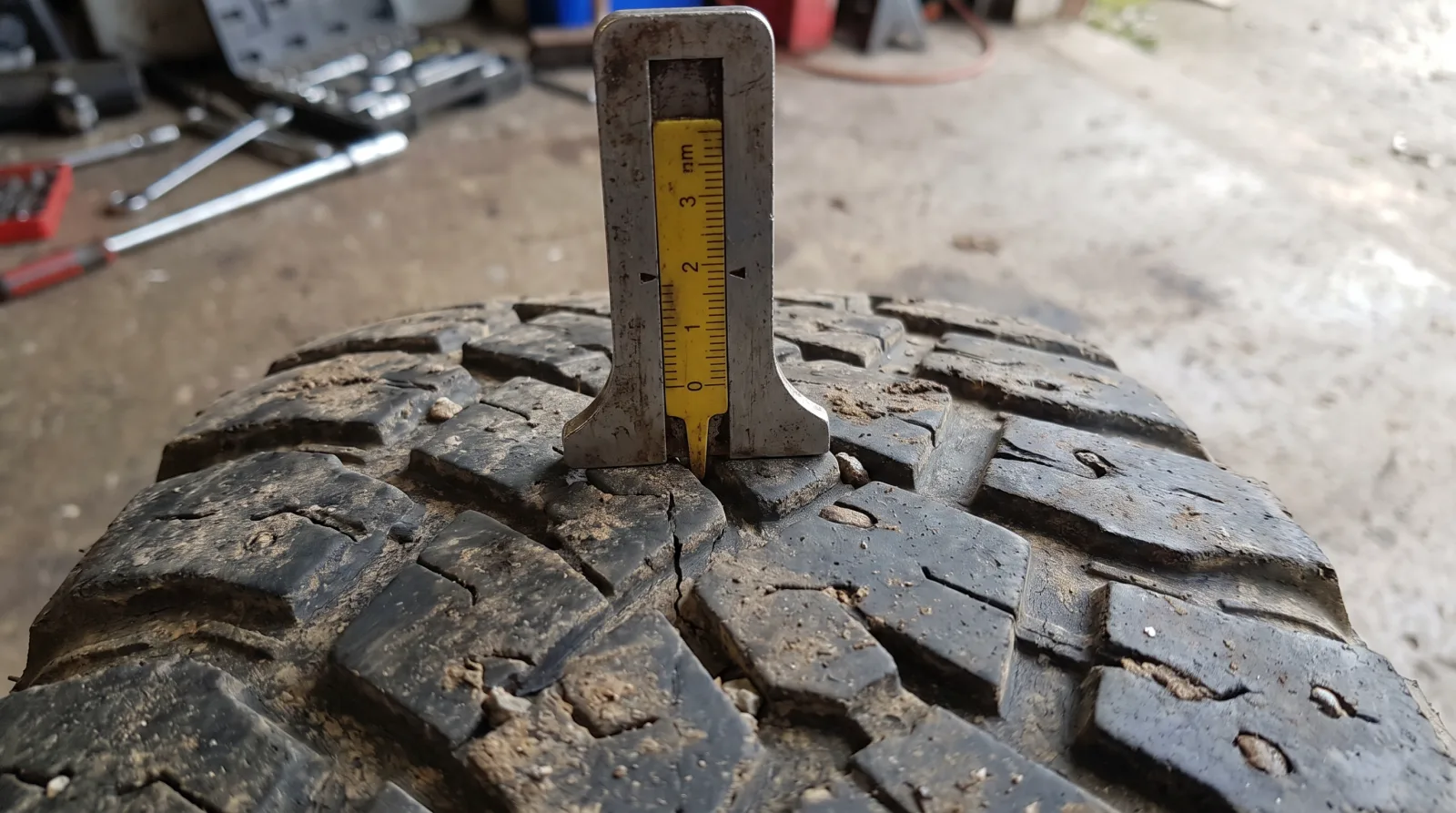 When to Replace Your Tyres: Tread, Age and Damage